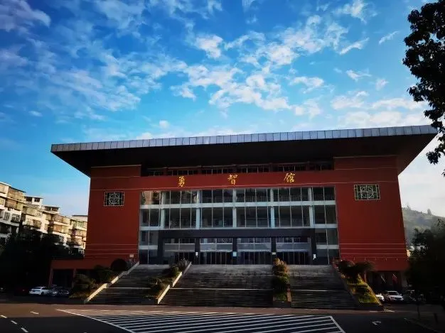 湘西州民族中学2025年招生简章(图25) 湘西州民族中学2025年招生简章(图25)