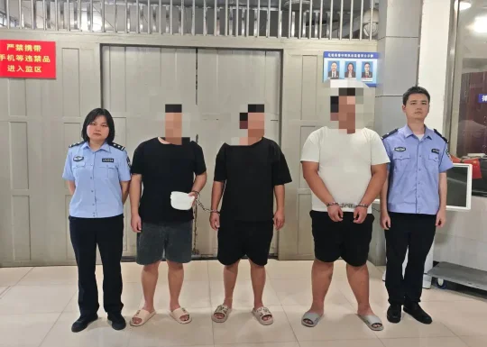 专挑摩托车师傅“下手 ”一“碰瓷”团伙在花垣作案栽了！(图5)