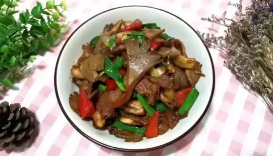 平菇炒肉