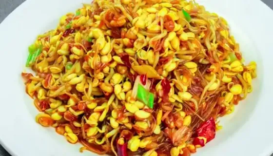 黄豆芽炒粉条.