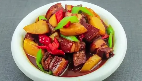 土豆红烧肉